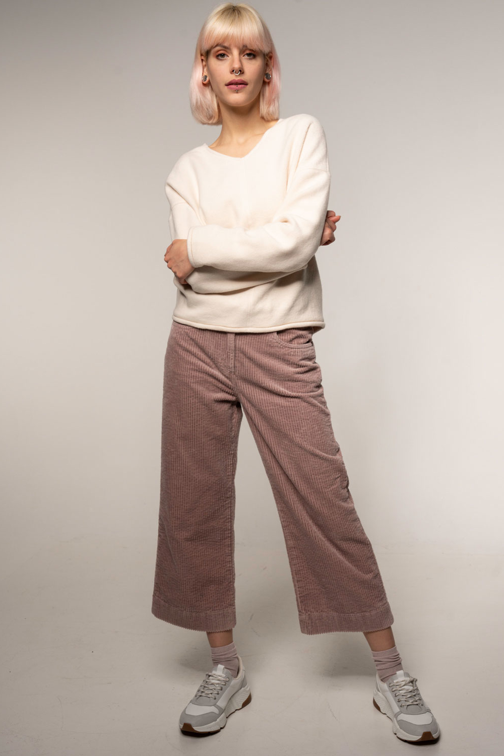 Alma & Lovis Teddy V Neck Auster 1