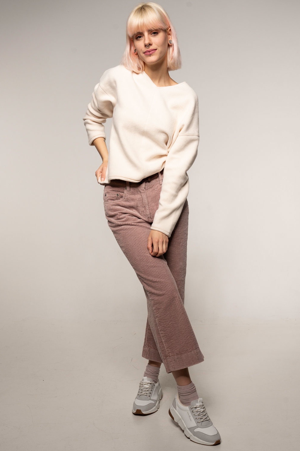 Alma & Lovis Teddy V Neck Auster 5